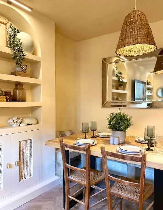 Cosy Home Away From Home. Brighton Apartman